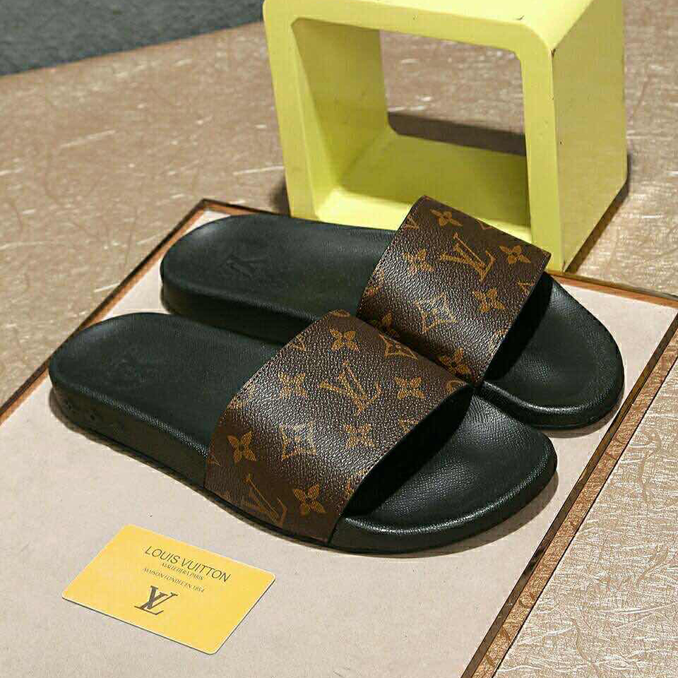 Louis Vuitton Monogram Slippers - DesignerGu