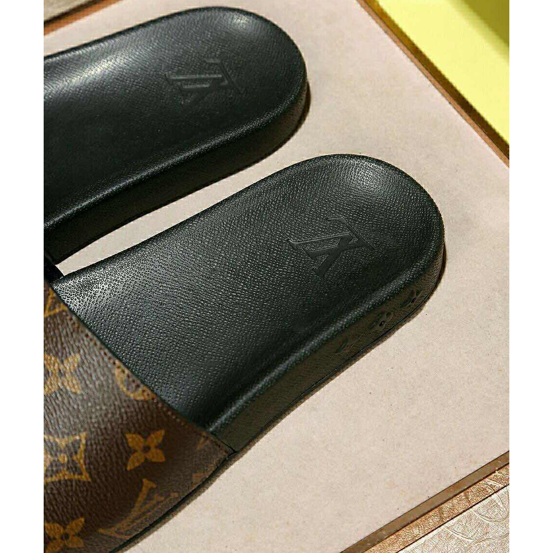 Louis Vuitton Monogram Slippers - DesignerGu