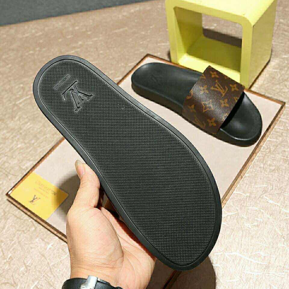 Louis Vuitton Monogram Slippers - DesignerGu