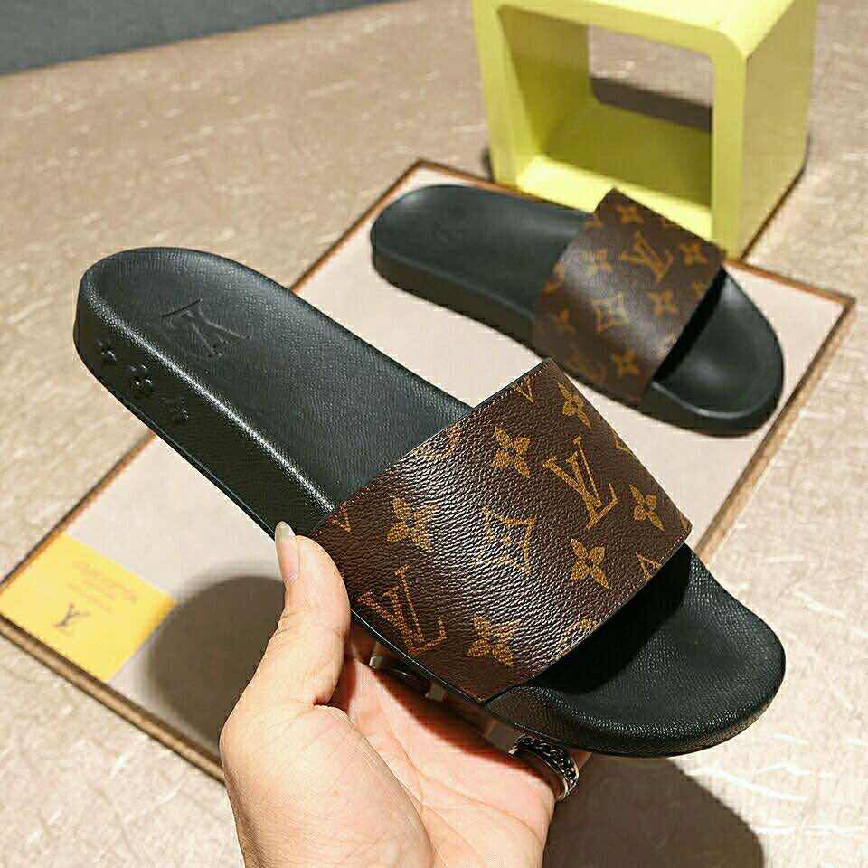 Louis Vuitton Monogram Slippers - DesignerGu