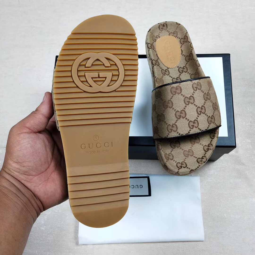 Gucci Men's GG Canvas Slide Sandal - DesignerGu