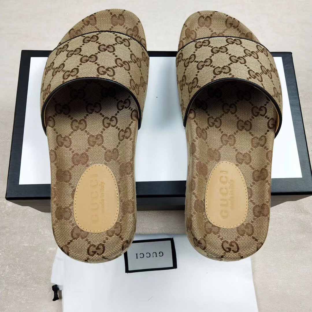 Gucci Men's GG Canvas Slide Sandal - DesignerGu