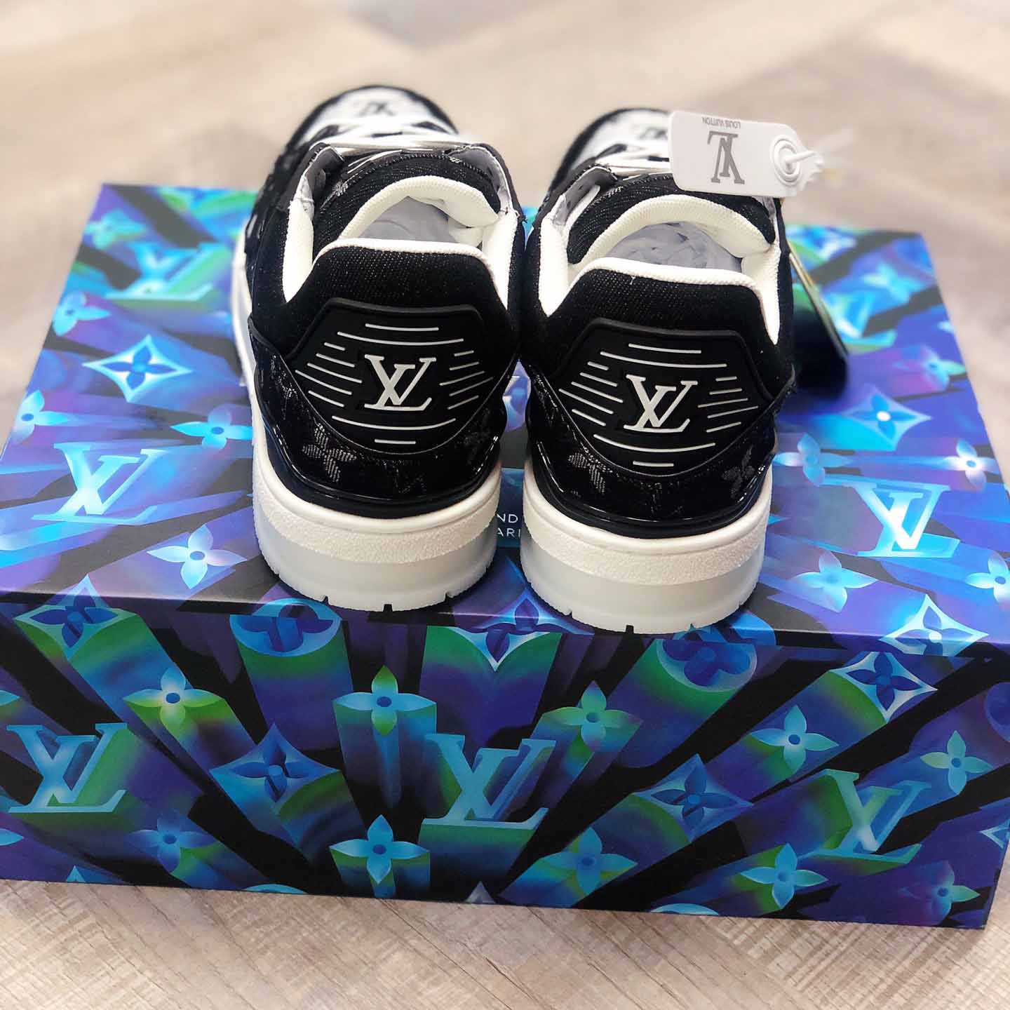 Louis Vuitton Trainer Sneaker - DesignerGu