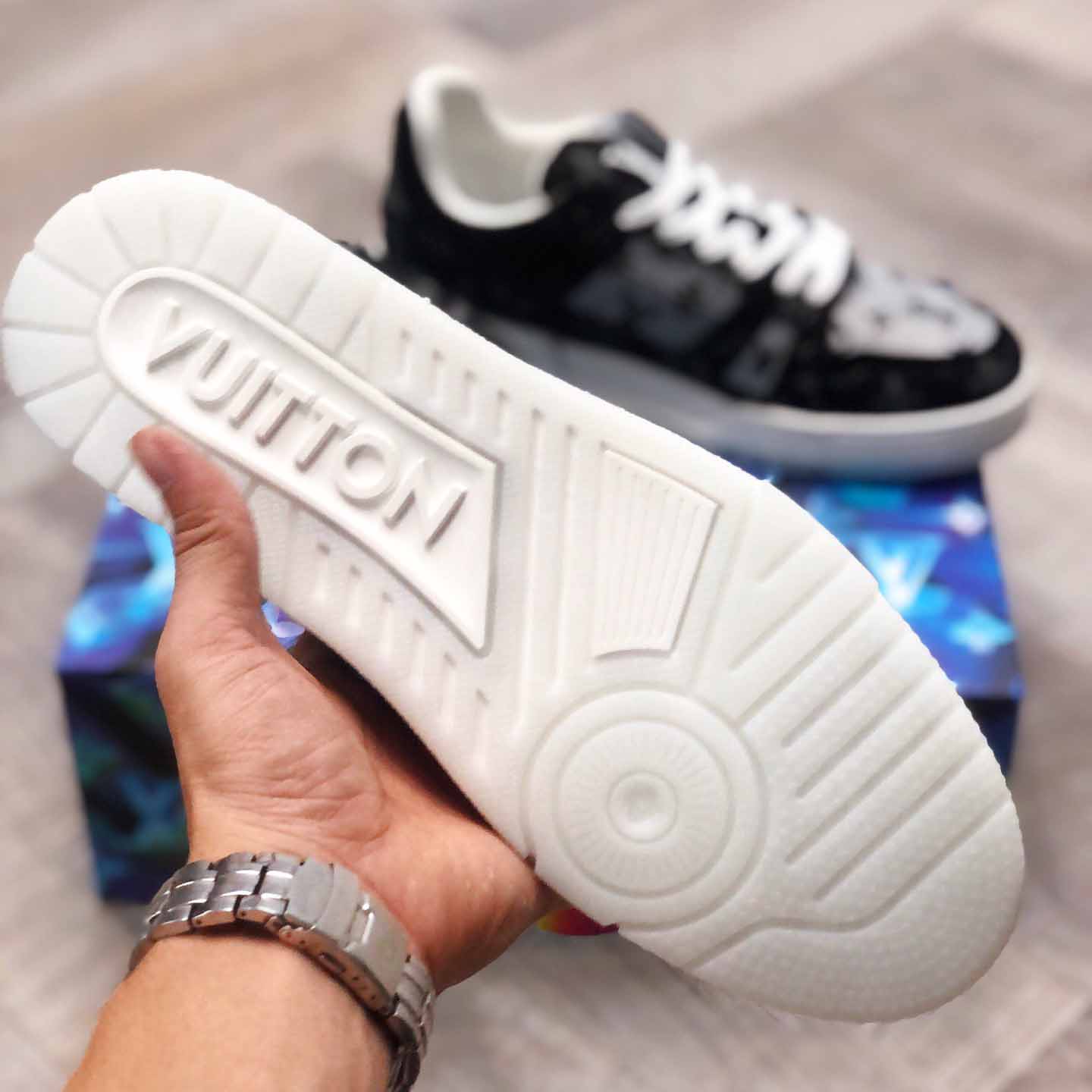 Louis Vuitton Trainer Sneaker - DesignerGu