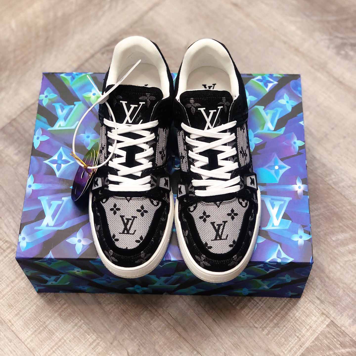 Louis Vuitton Trainer Sneaker - DesignerGu