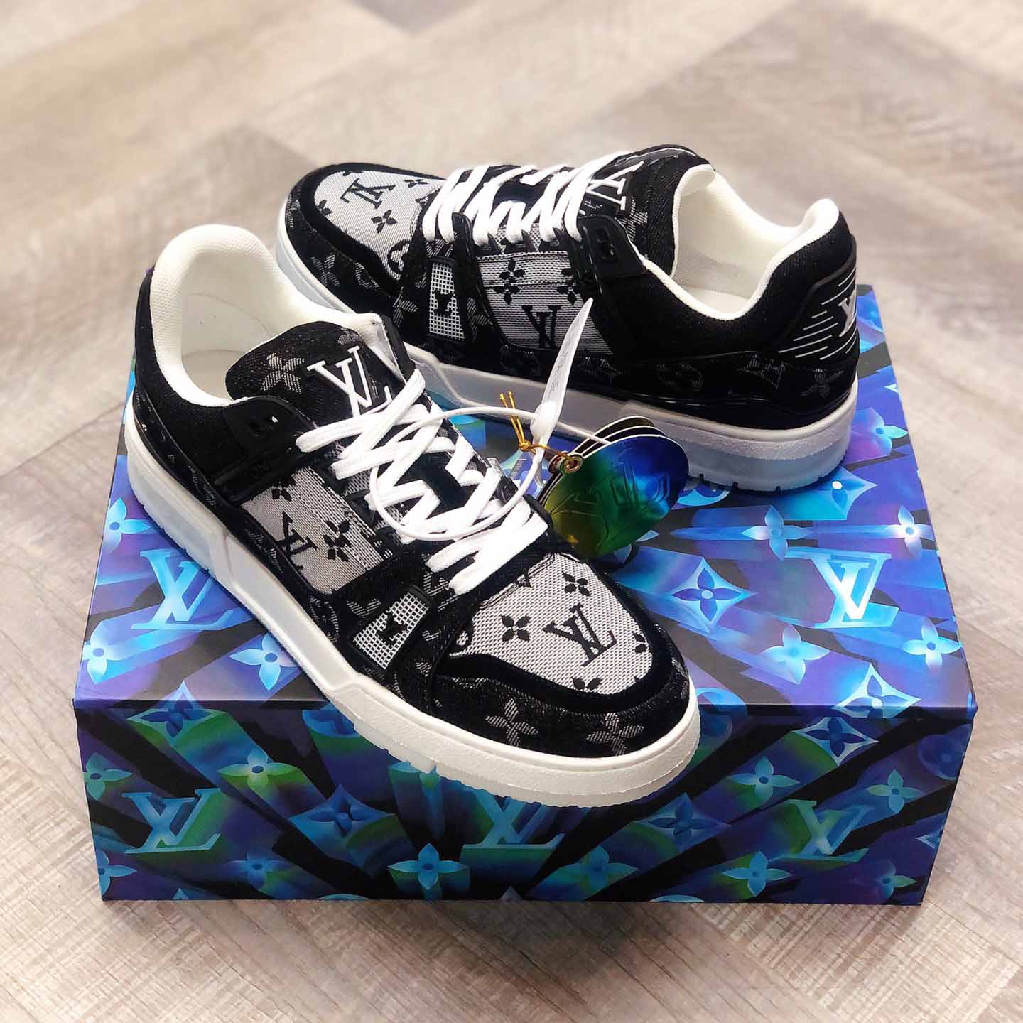 Louis Vuitton Trainer Sneaker - DesignerGu