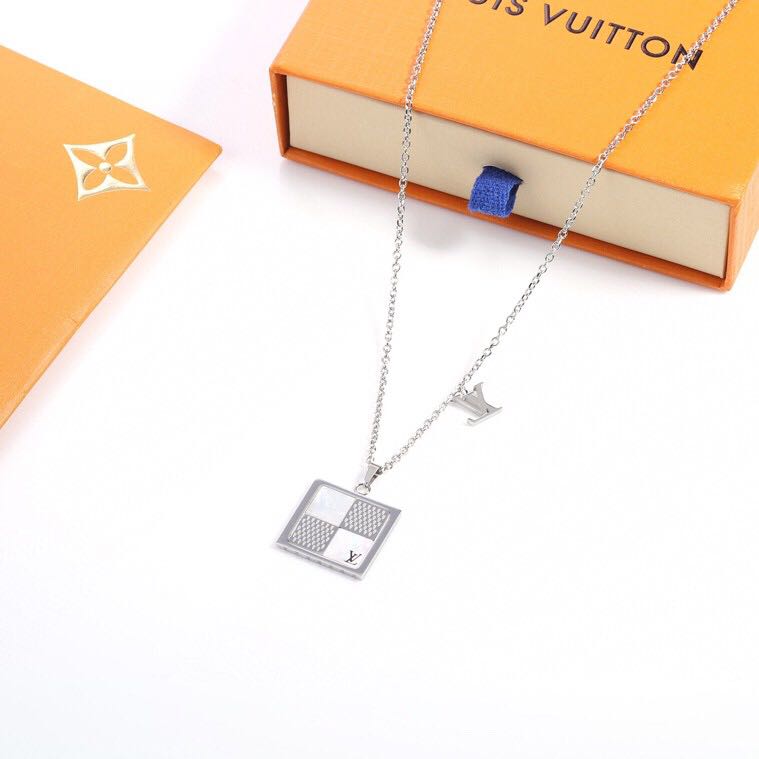 Louis Vuitton Dandy Necklace - DesignerGu