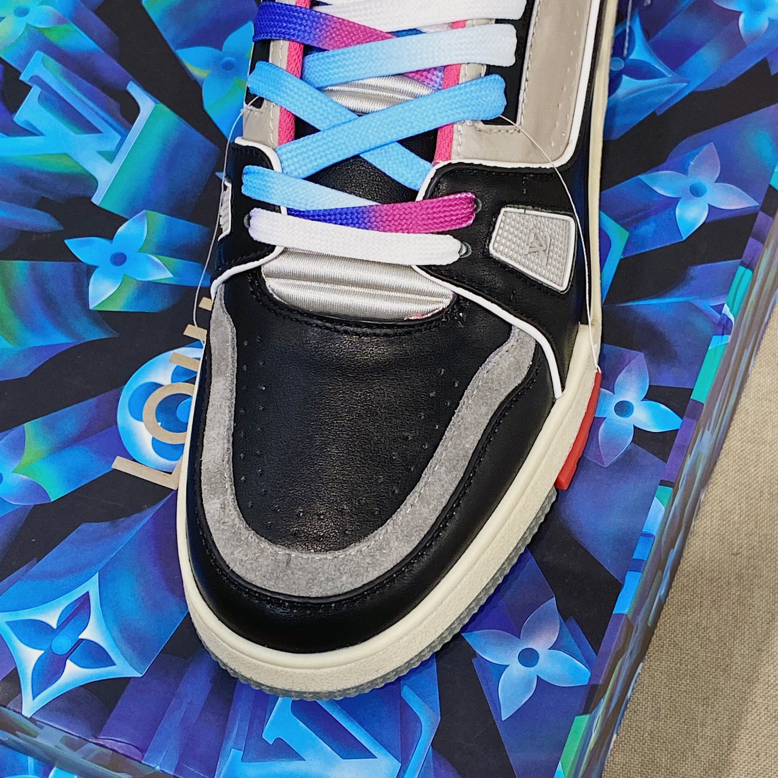 Louis Vuitton Trainer Sneaker - DesignerGu