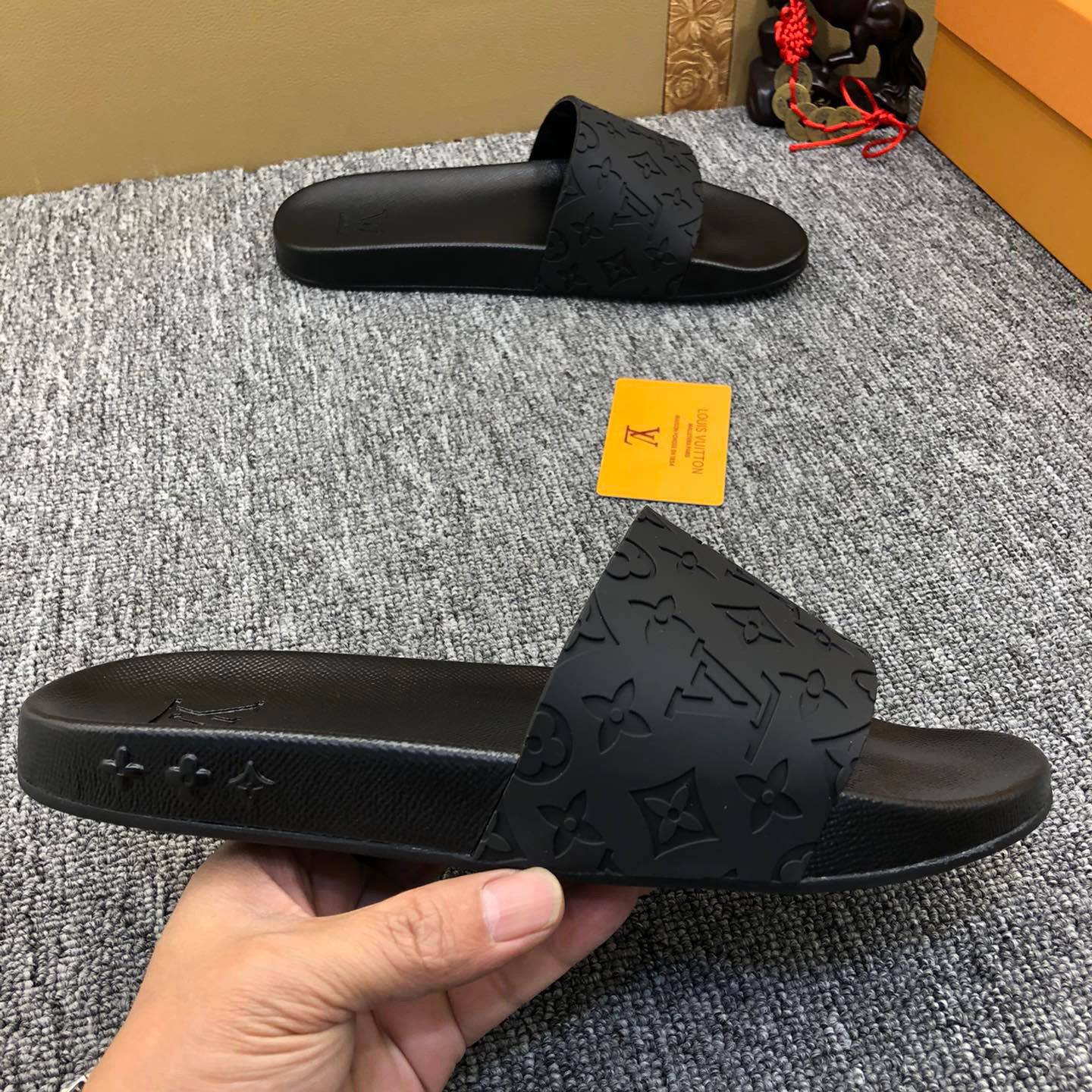 Louis Vuitton Monogram Slippers - DesignerGu