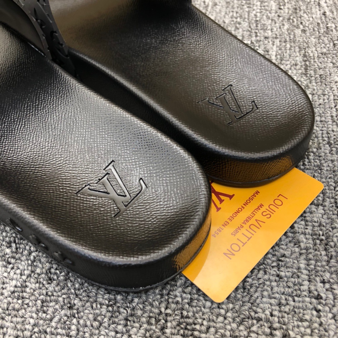 Louis Vuitton Monogram Slippers - DesignerGu