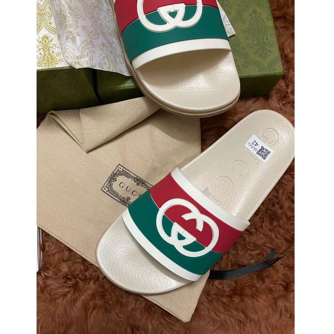 Gucci Men's Interlocking G Slide Sandal - DesignerGu