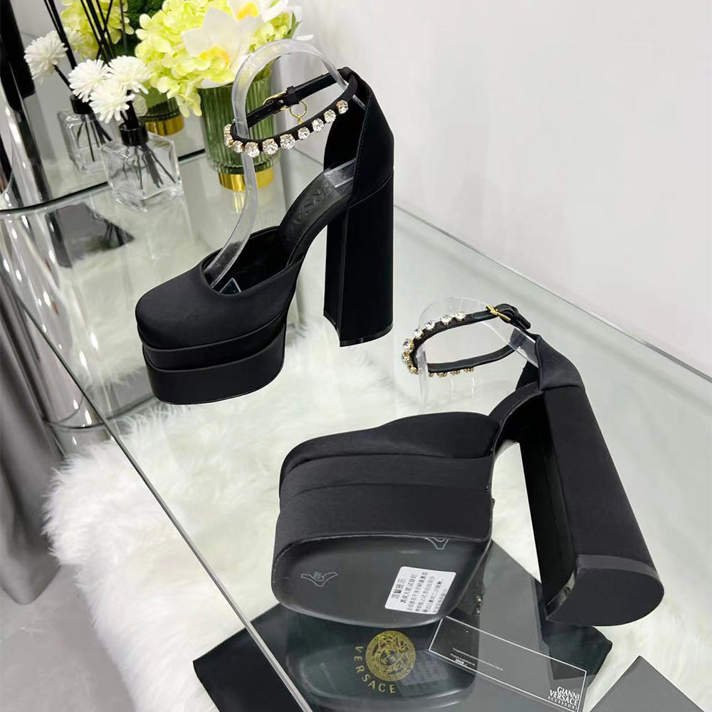 Versace Medusa Aevitas Platform Pumps - DesignerGu