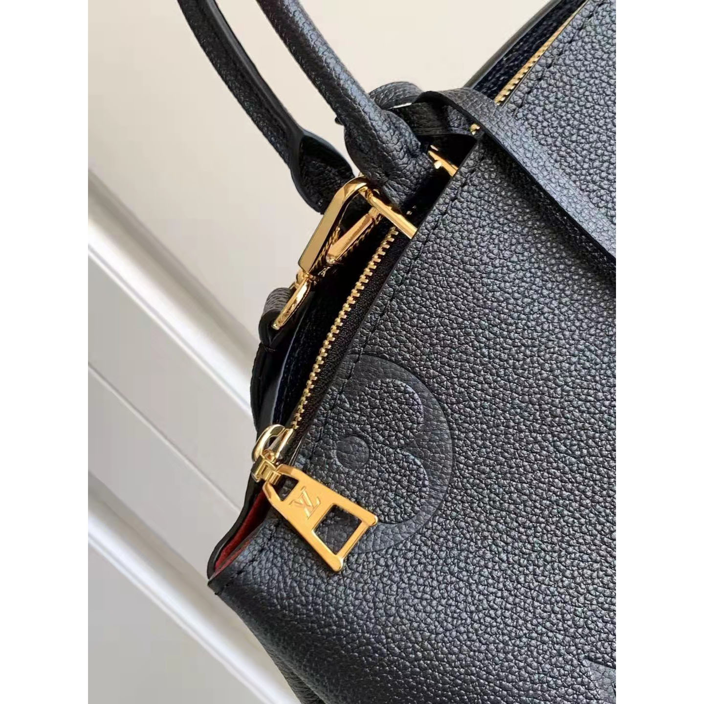 Louis Vuitton Black Monogram Leather Handbag (34-24-15CM) - DesignerGu