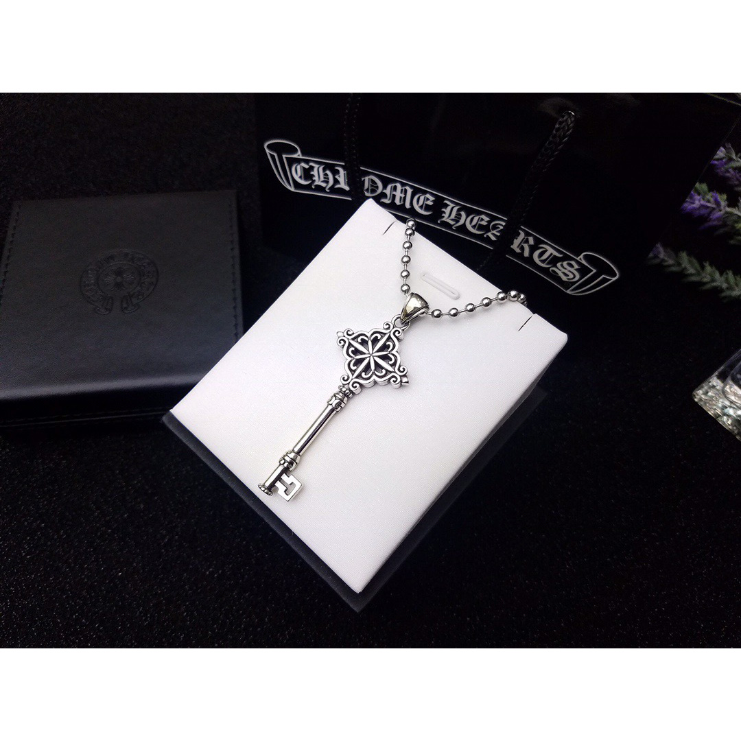 Chrome Heart Cross Necklace - DesignerGu