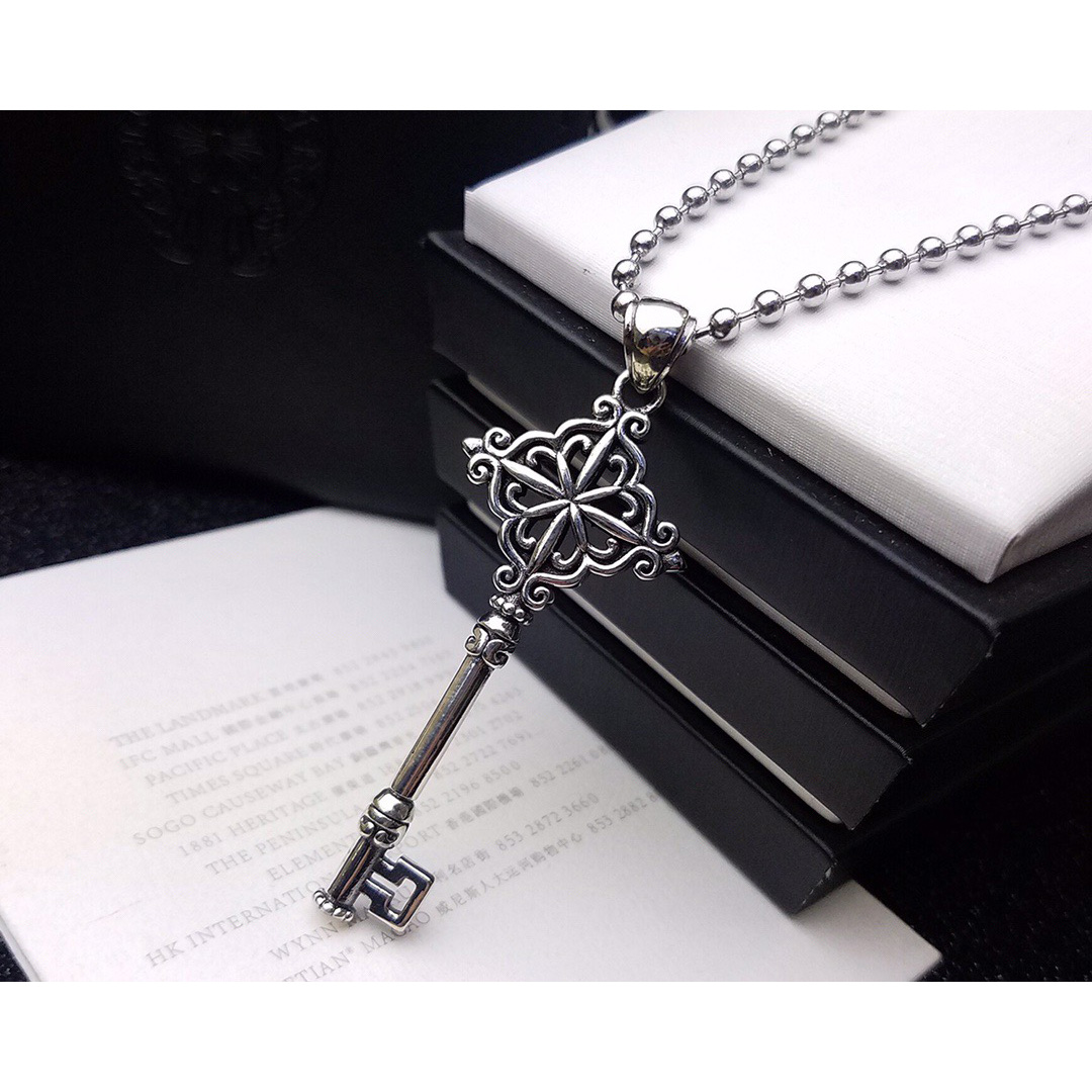 Chrome Heart Cross Necklace - DesignerGu