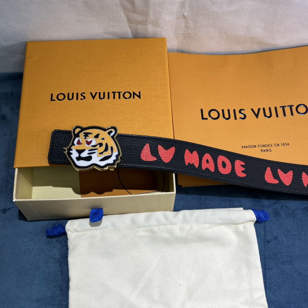 Louis Vuitton Gradient Shape 40MM Reversible Belt - DesignerGu