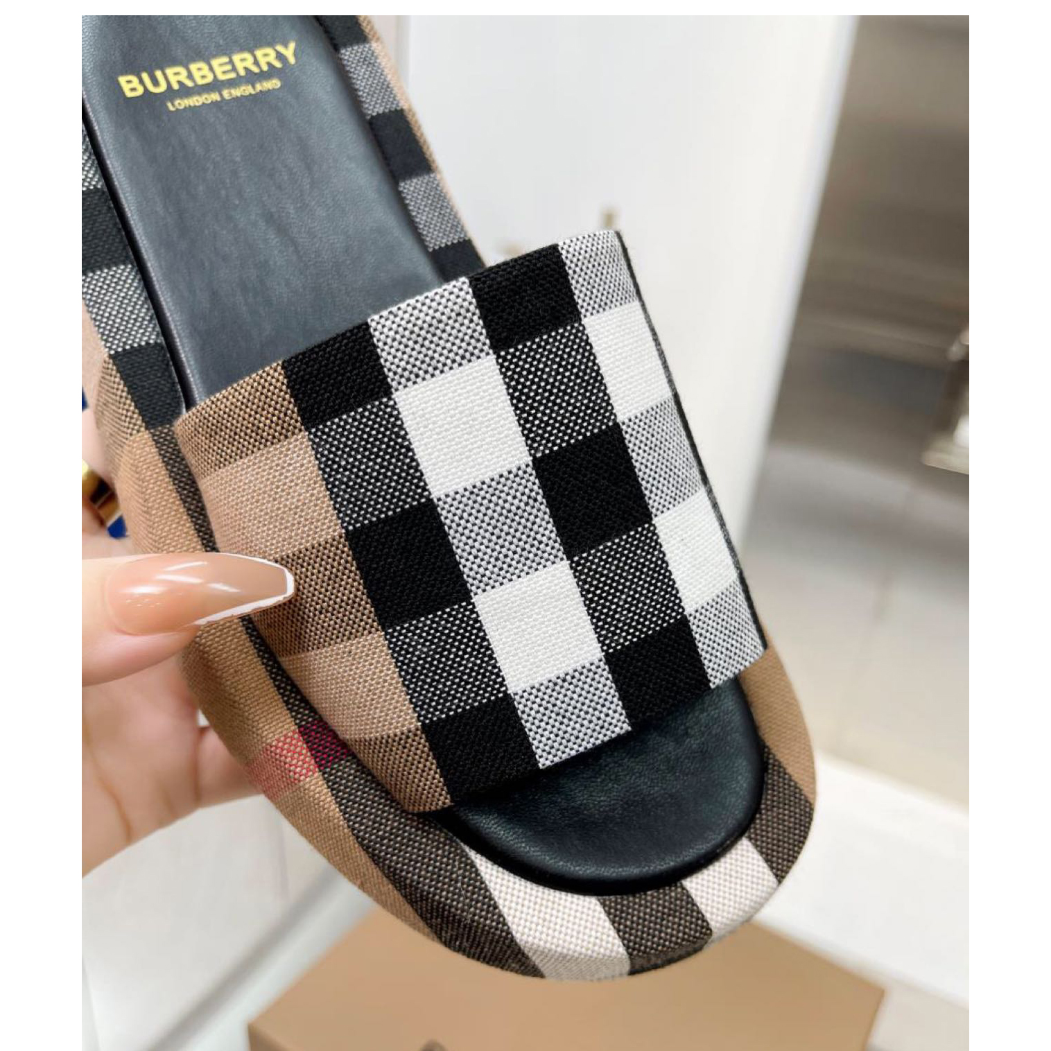 Burberry Check Print Slides - DesignerGu