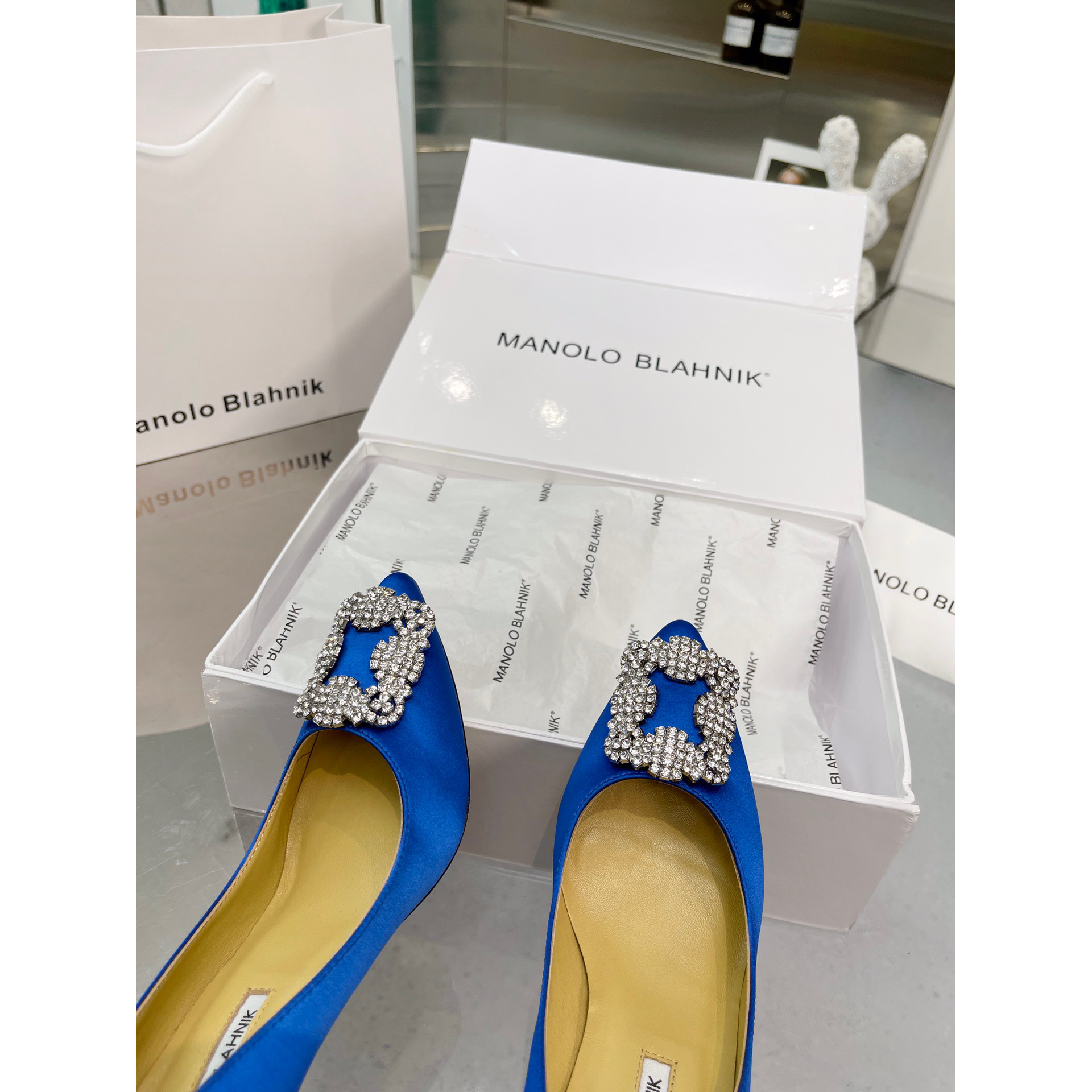 Manolo Blahnik Blue Hangisi Pumps with buckle - DesignerGu