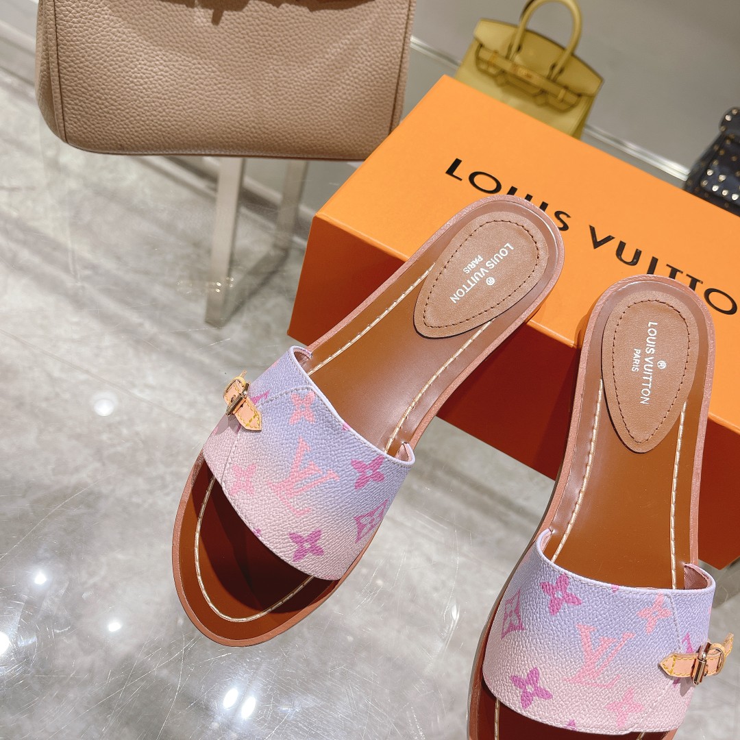 Louis Vuitton Lock It Flat Mule - DesignerGu