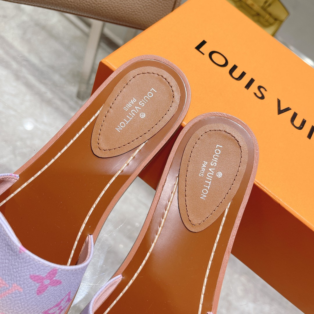 Louis Vuitton Lock It Flat Mule - DesignerGu