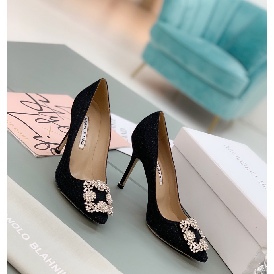 Manolo Blahnik Black Hangisi Pumps With Buckle - DesignerGu