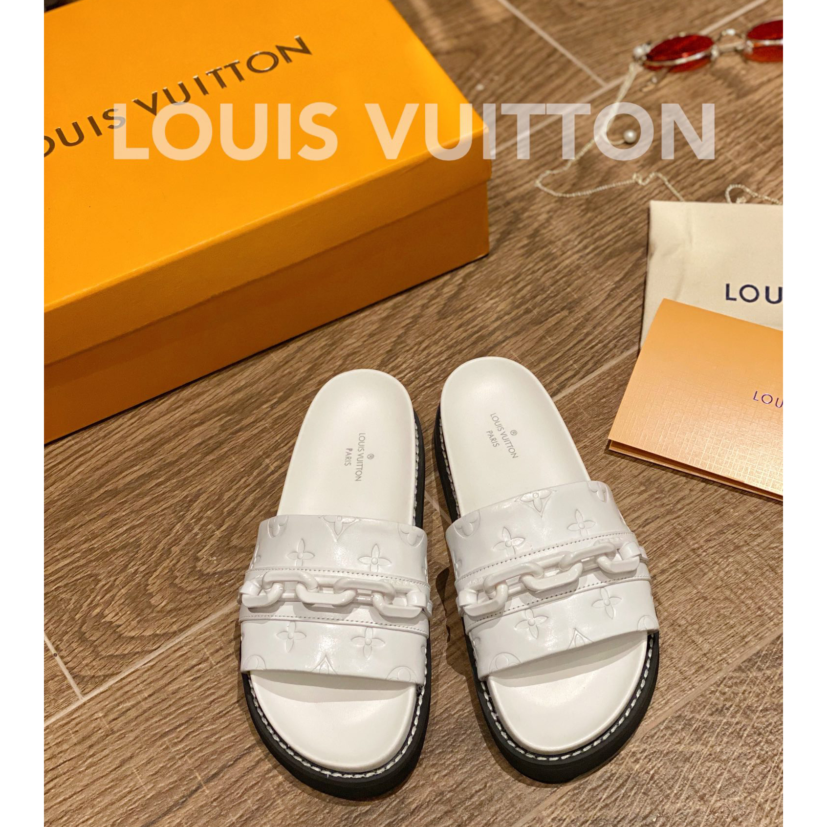 Louis Vuitton Monogram Slipper - DesignerGu