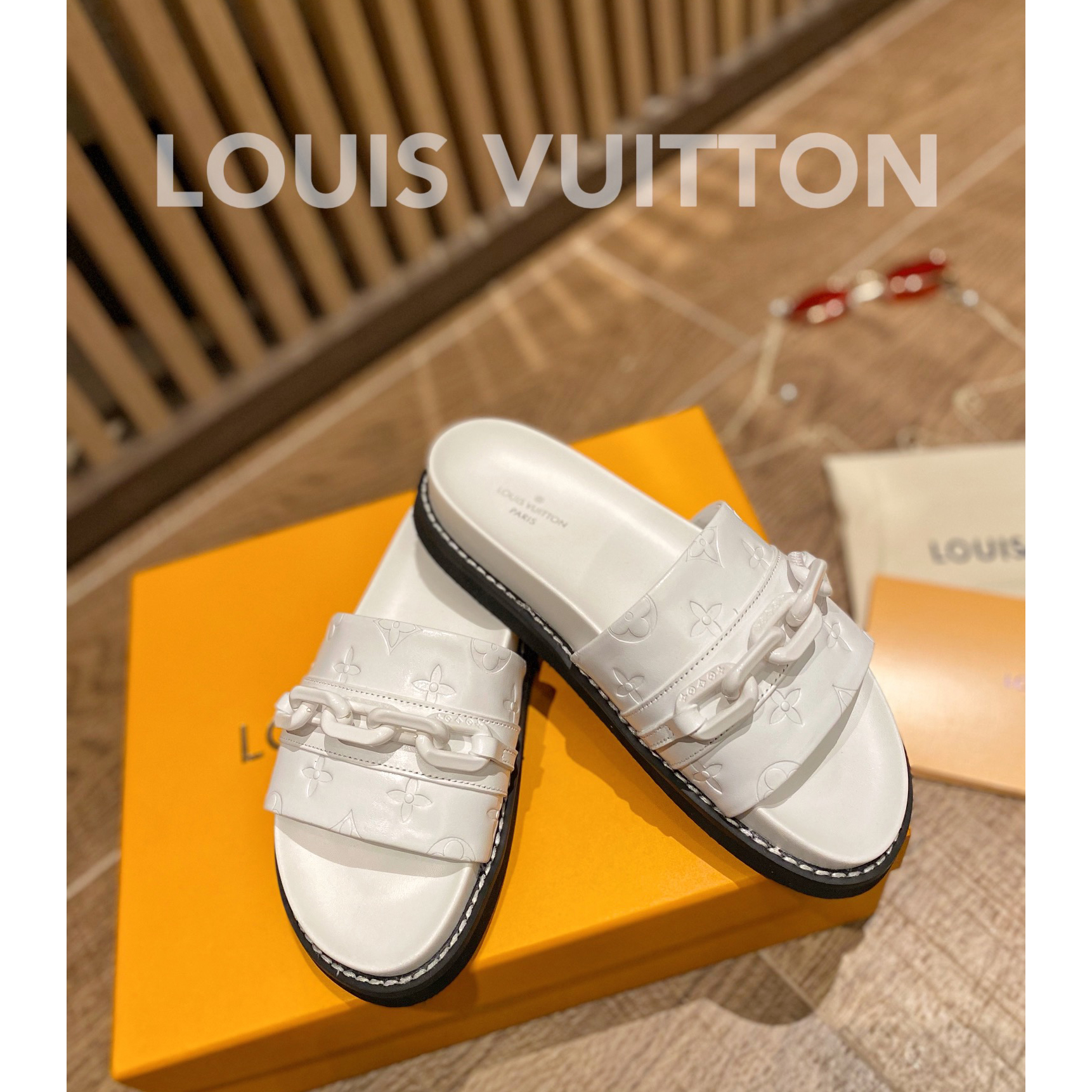 Louis Vuitton Monogram Slipper - DesignerGu