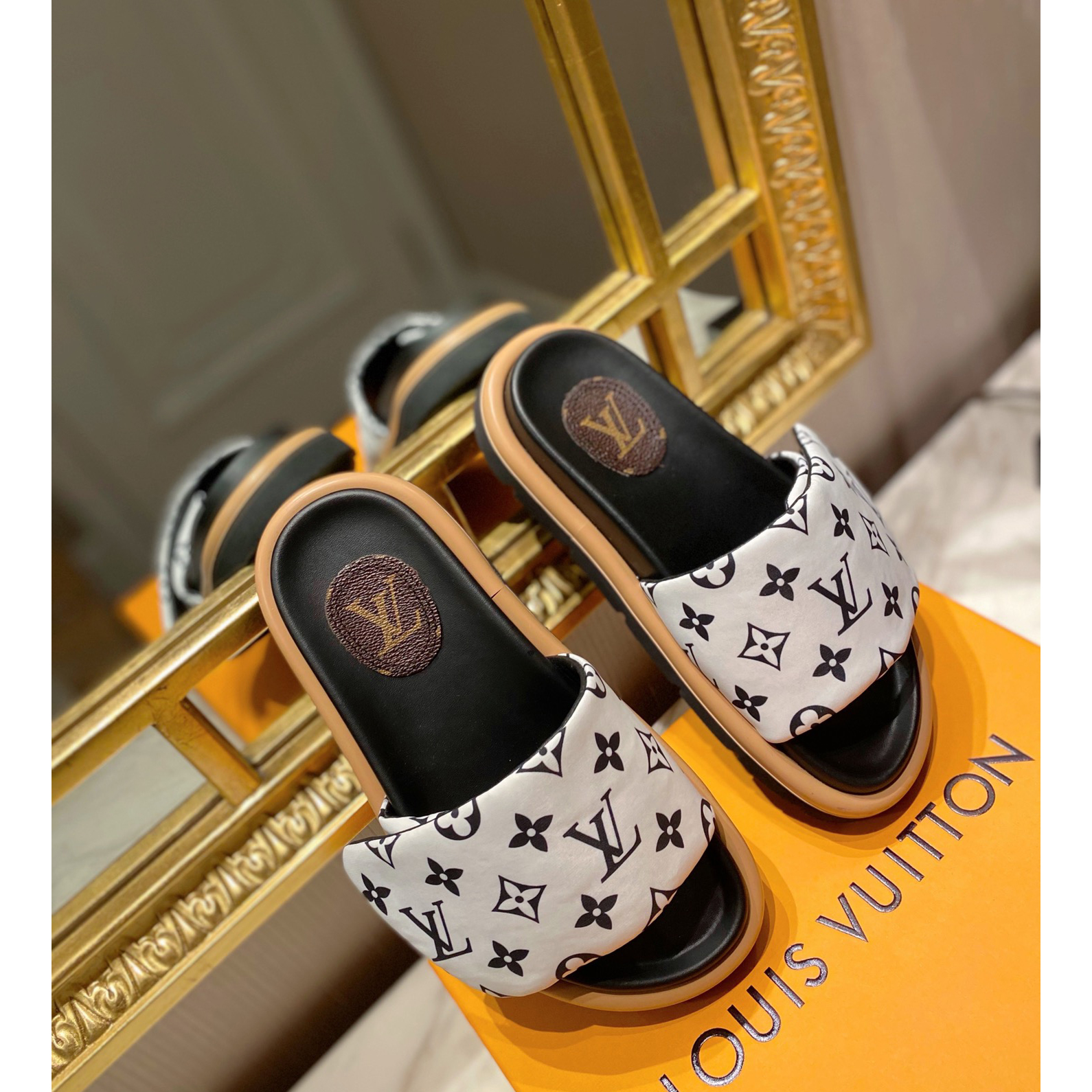 Louis Vuitton Pool Pillow Comfort Mules - DesignerGu