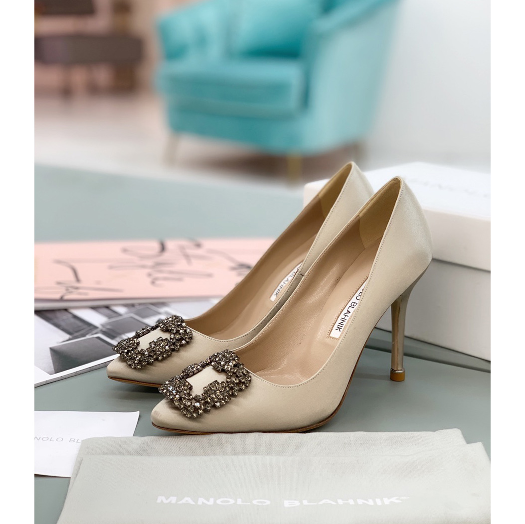 Manolo Blahnik Beige Hangisi Pumps With Buckle - DesignerGu