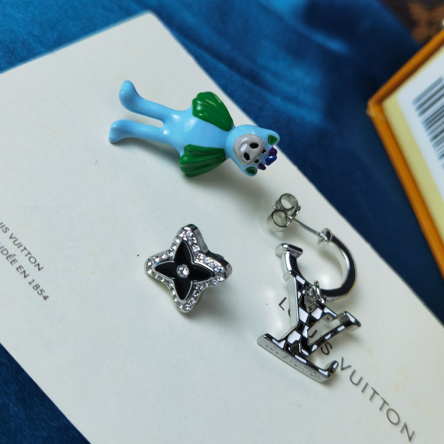 Louis Vuitton Friends Earrings - DesignerGu