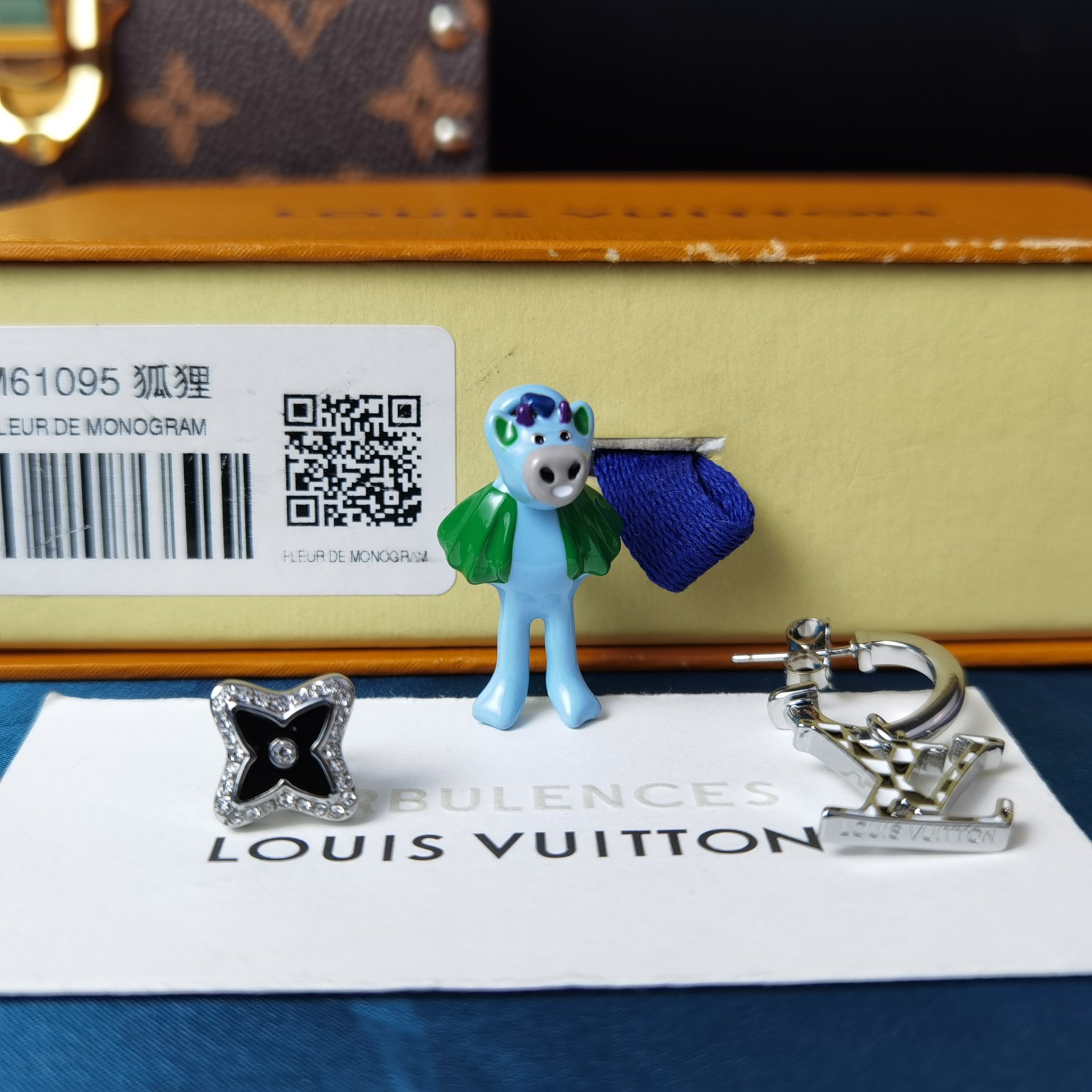 Louis Vuitton Friends Earrings - DesignerGu