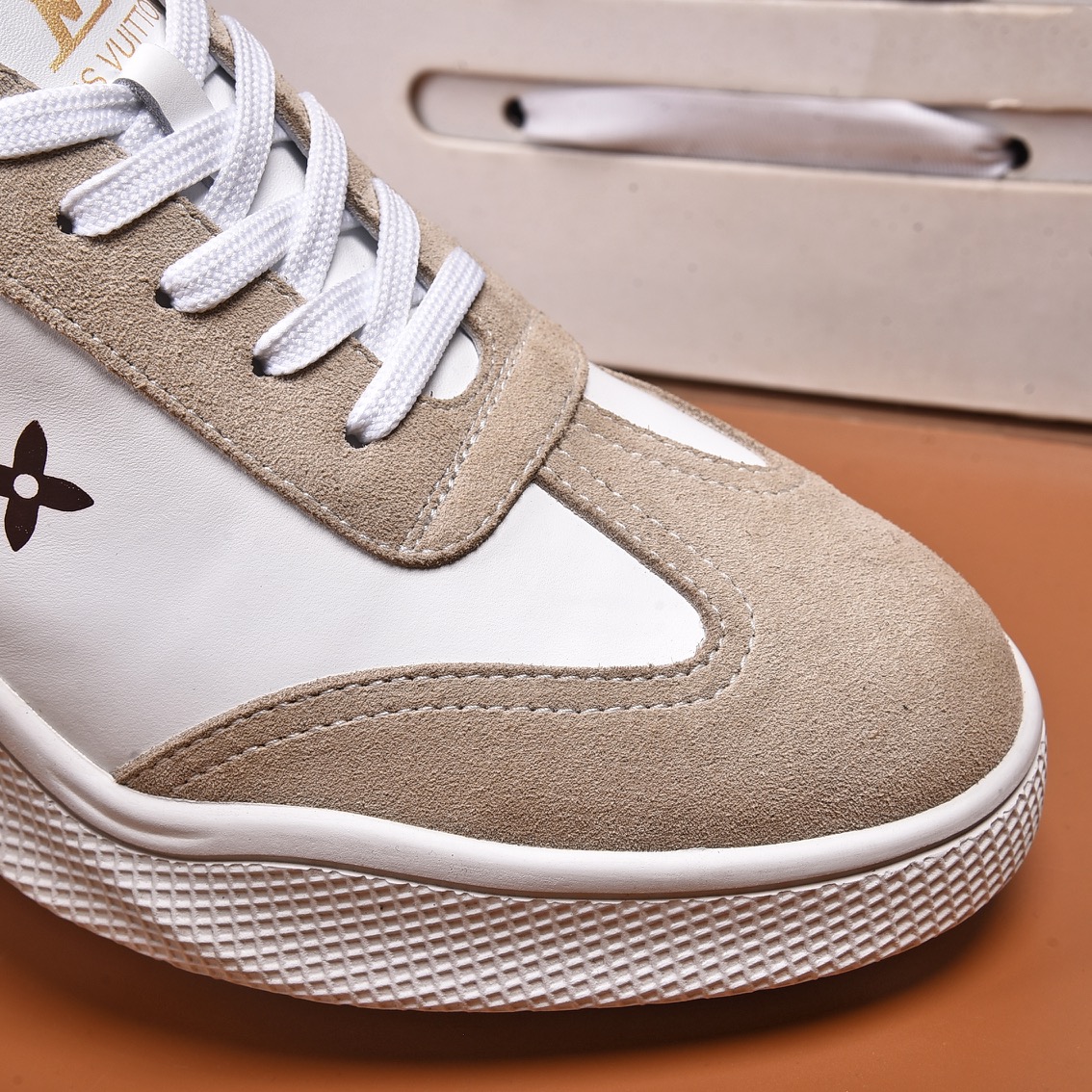 Louis Vuitton Men's Logo Sneaker - DesignerGu