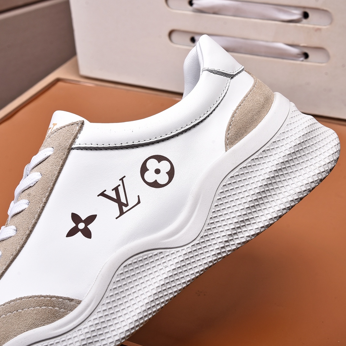 Louis Vuitton Men's Logo Sneaker - DesignerGu