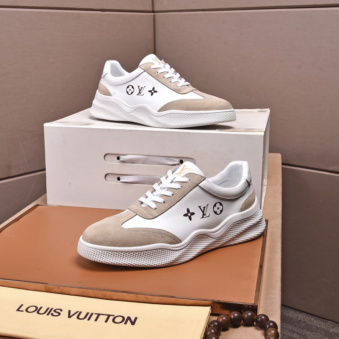 Louis Vuitton Men's Logo Sneaker - DesignerGu