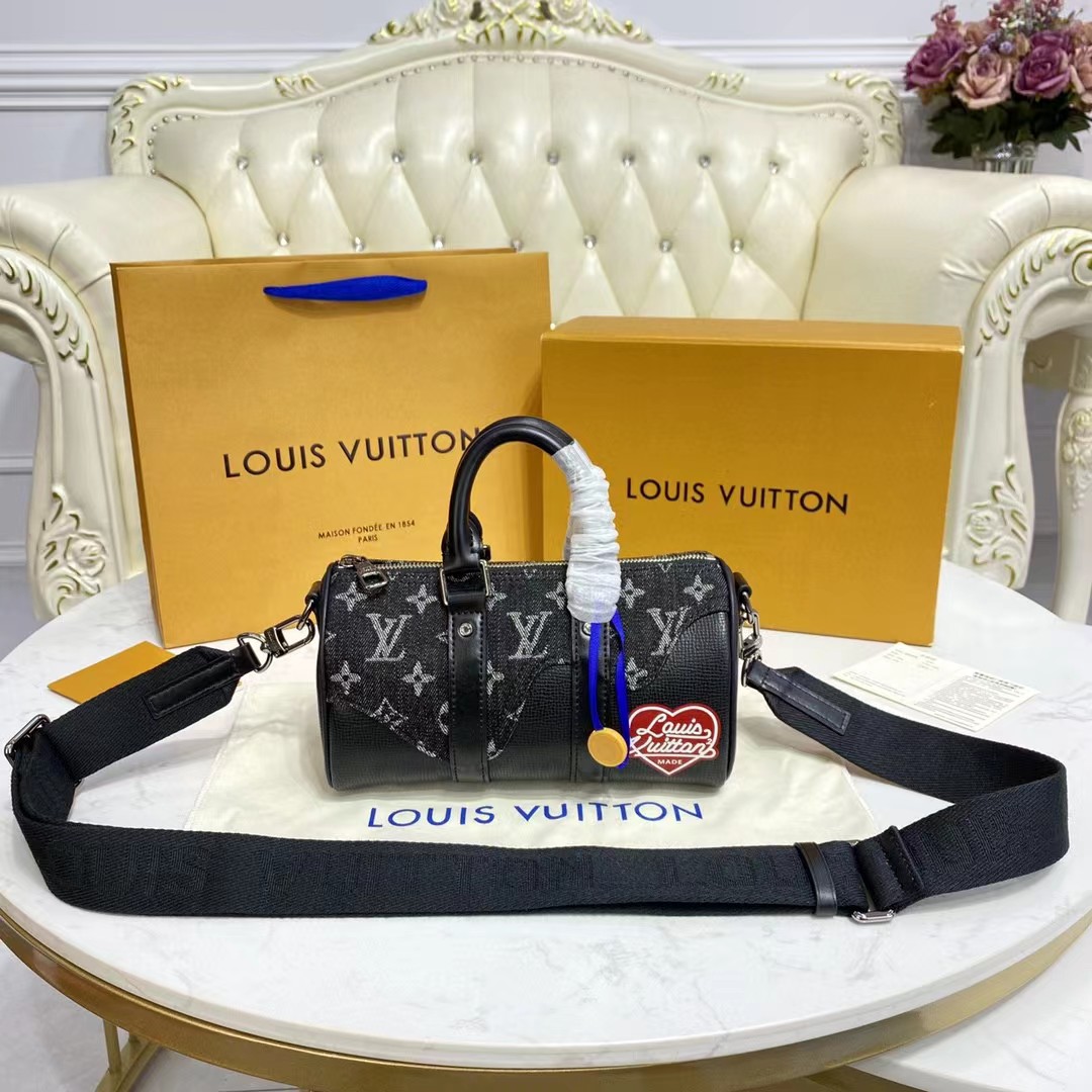 Louis Vuitton  Monogram Drip Handbag(21-12-9cm) - DesignerGu