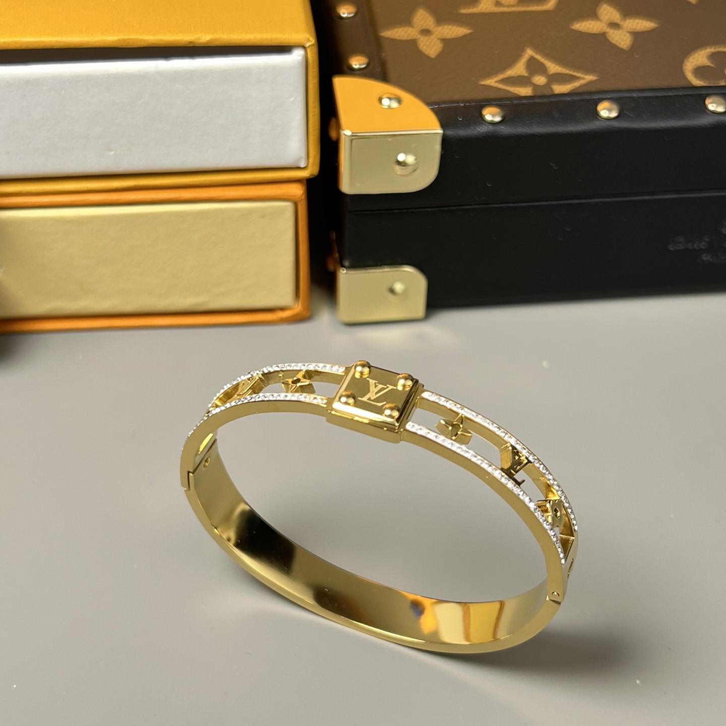 Louis Vuitton Bracelet - DesignerGu