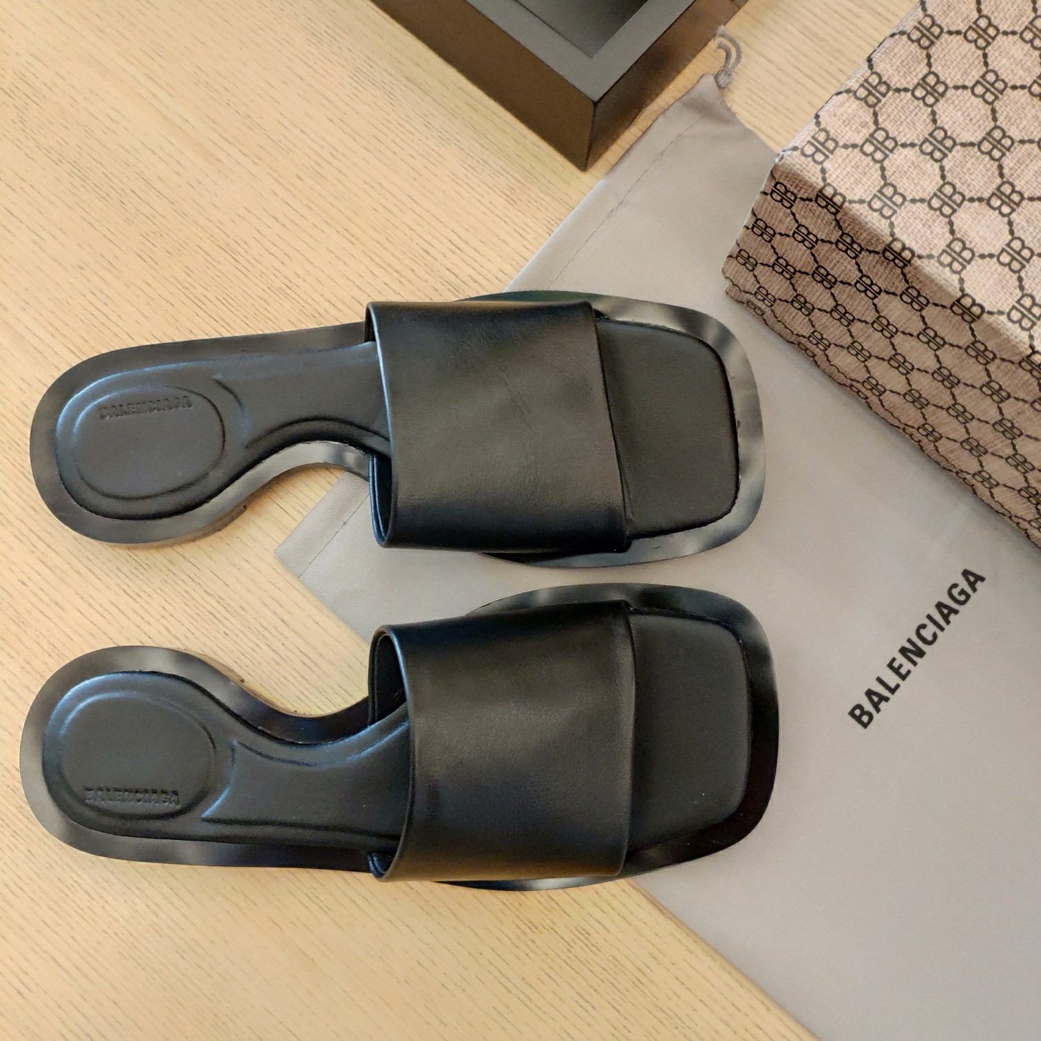 Balenciaga Logo Leather Slide Sandal - DesignerGu