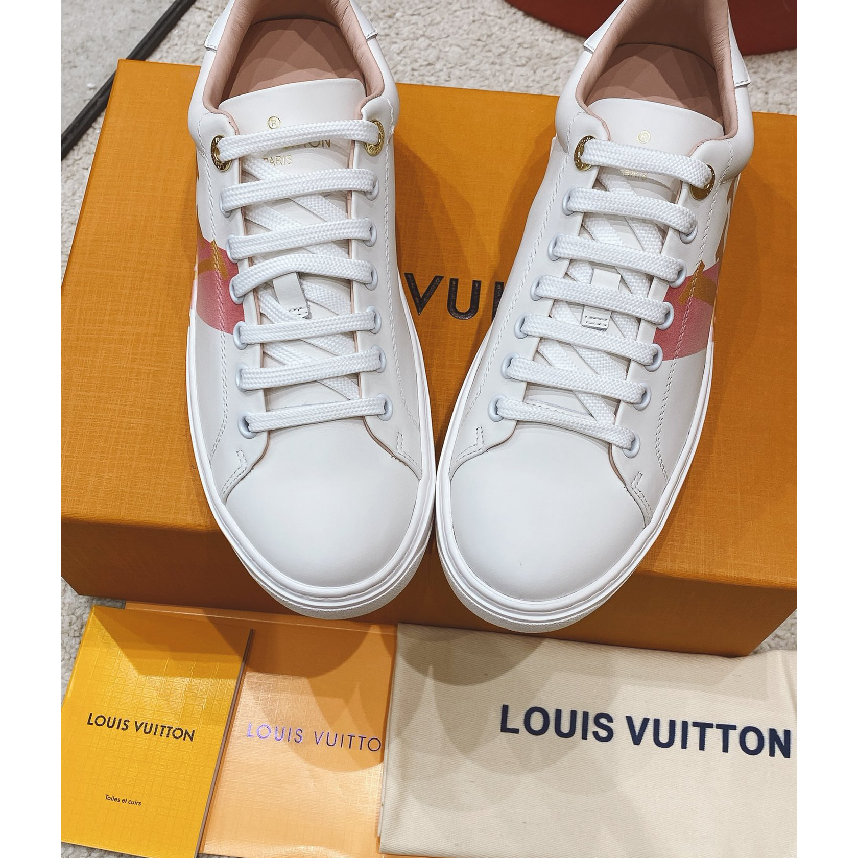 Louis Vuitton Logo Sneaker - DesignerGu