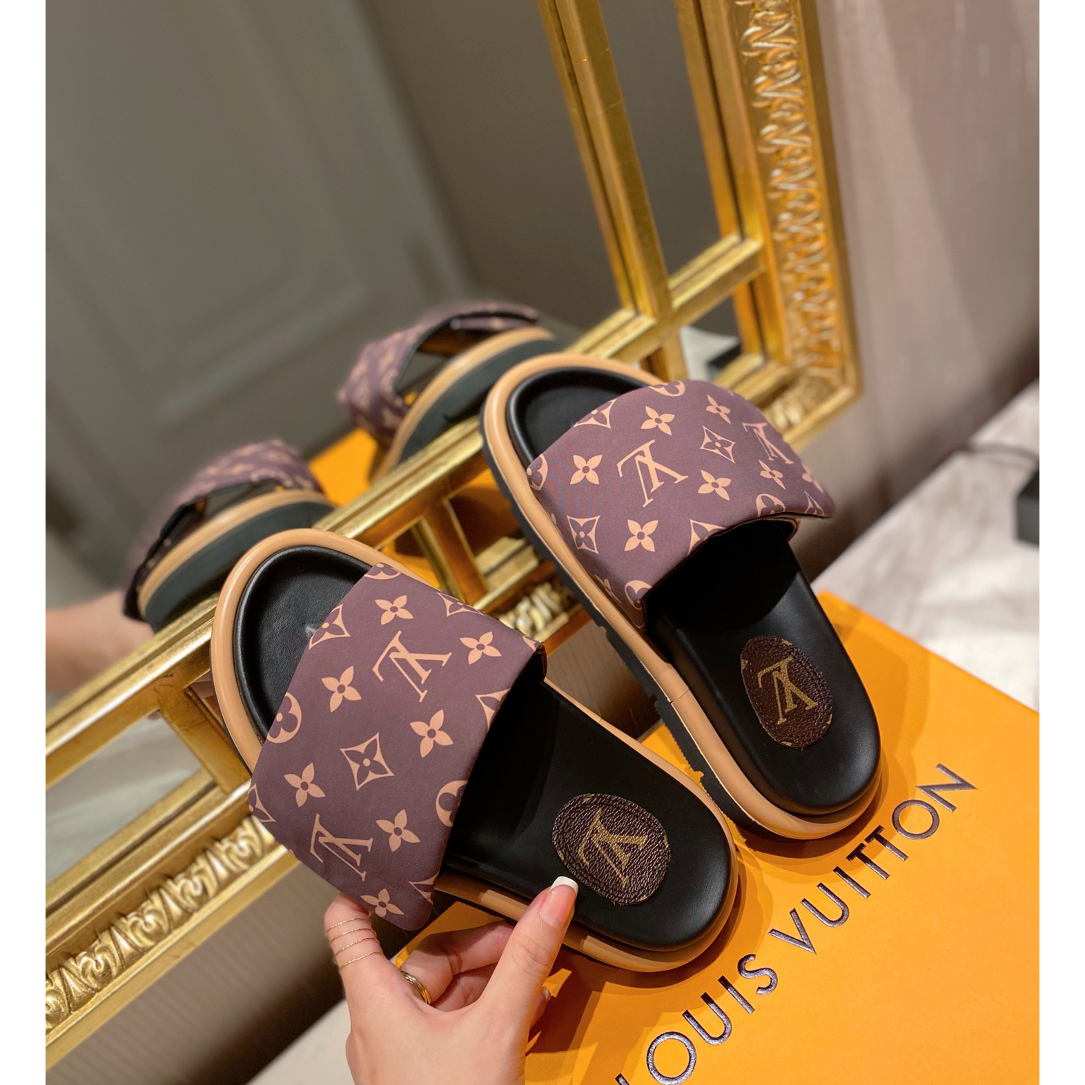 Louis Vuitton Pool Pillow Comfort Mules - DesignerGu