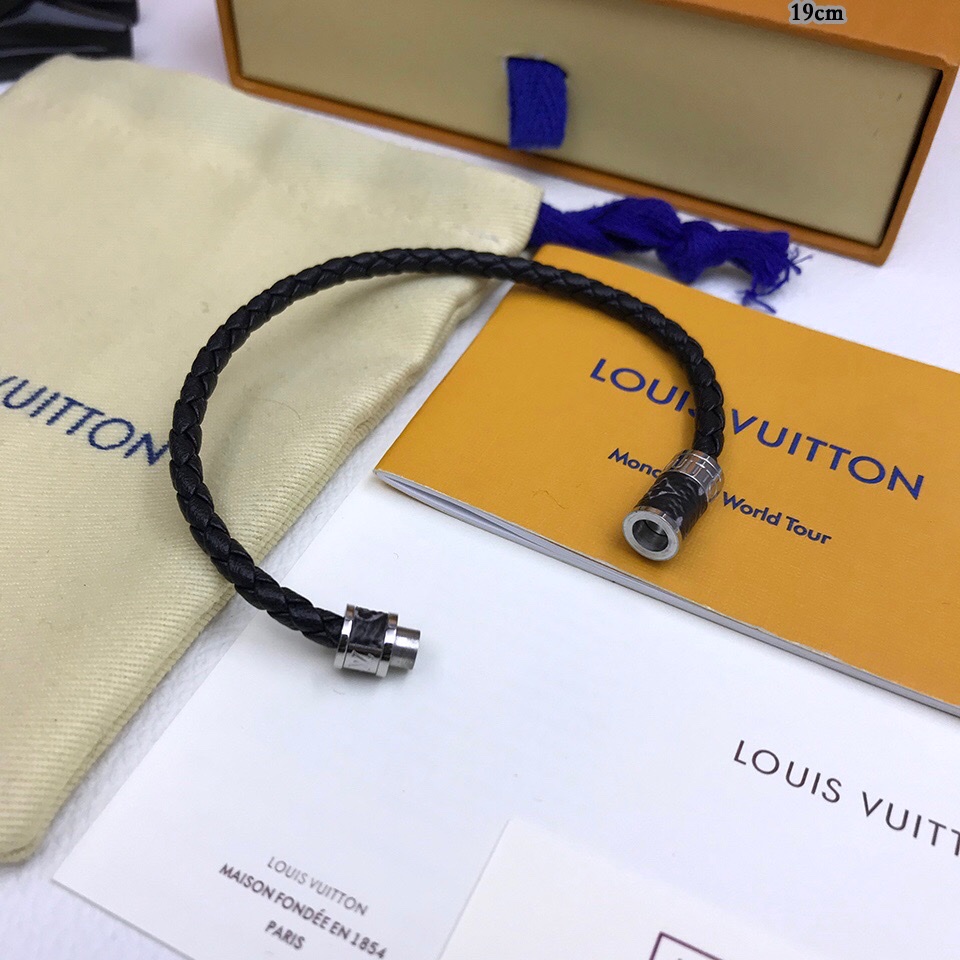 Louis Vuitton Bracelet - DesignerGu