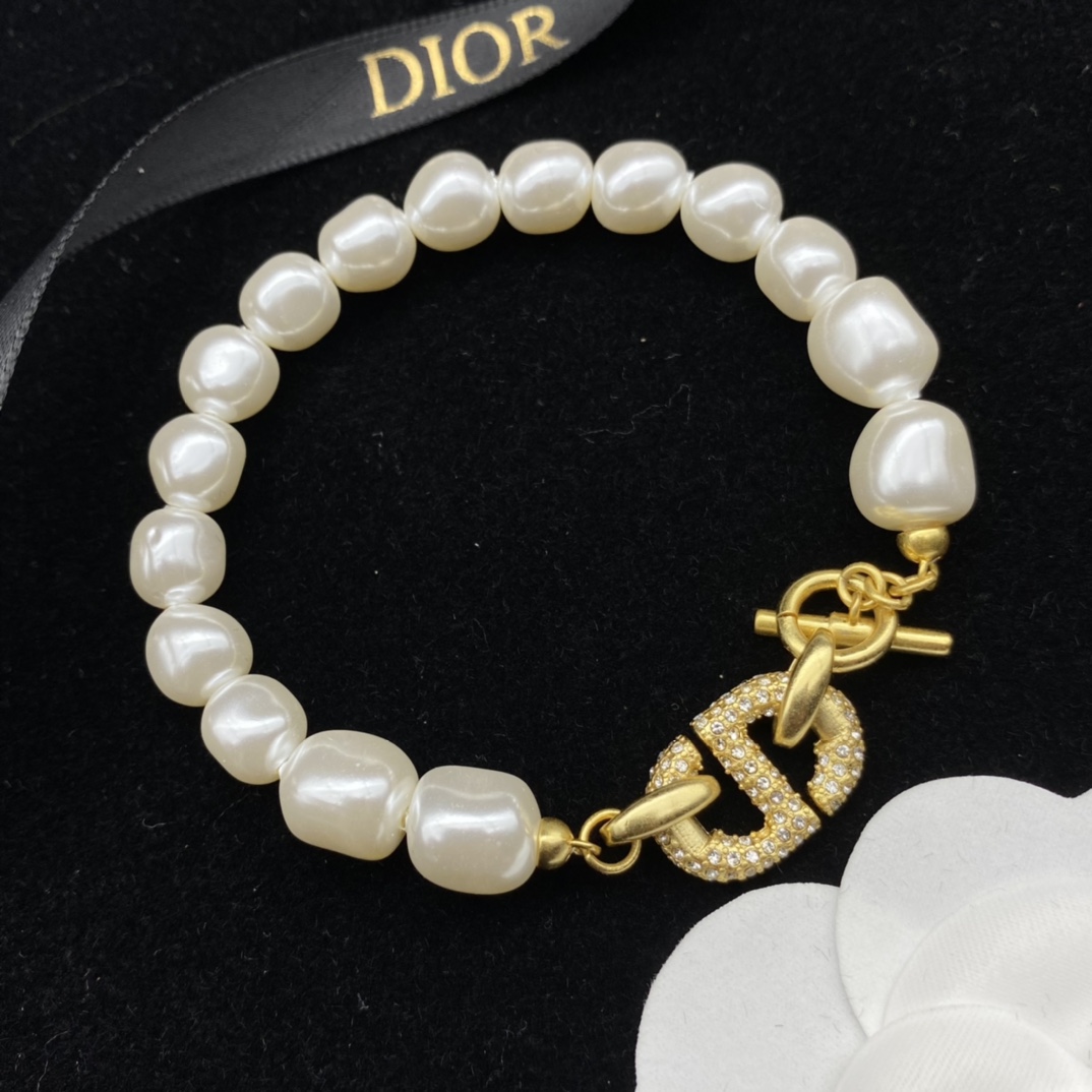 Dior Pearl Bracelet - DesignerGu