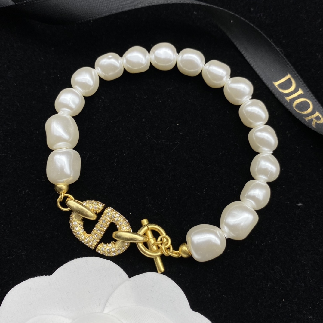 Dior Pearl Bracelet - DesignerGu