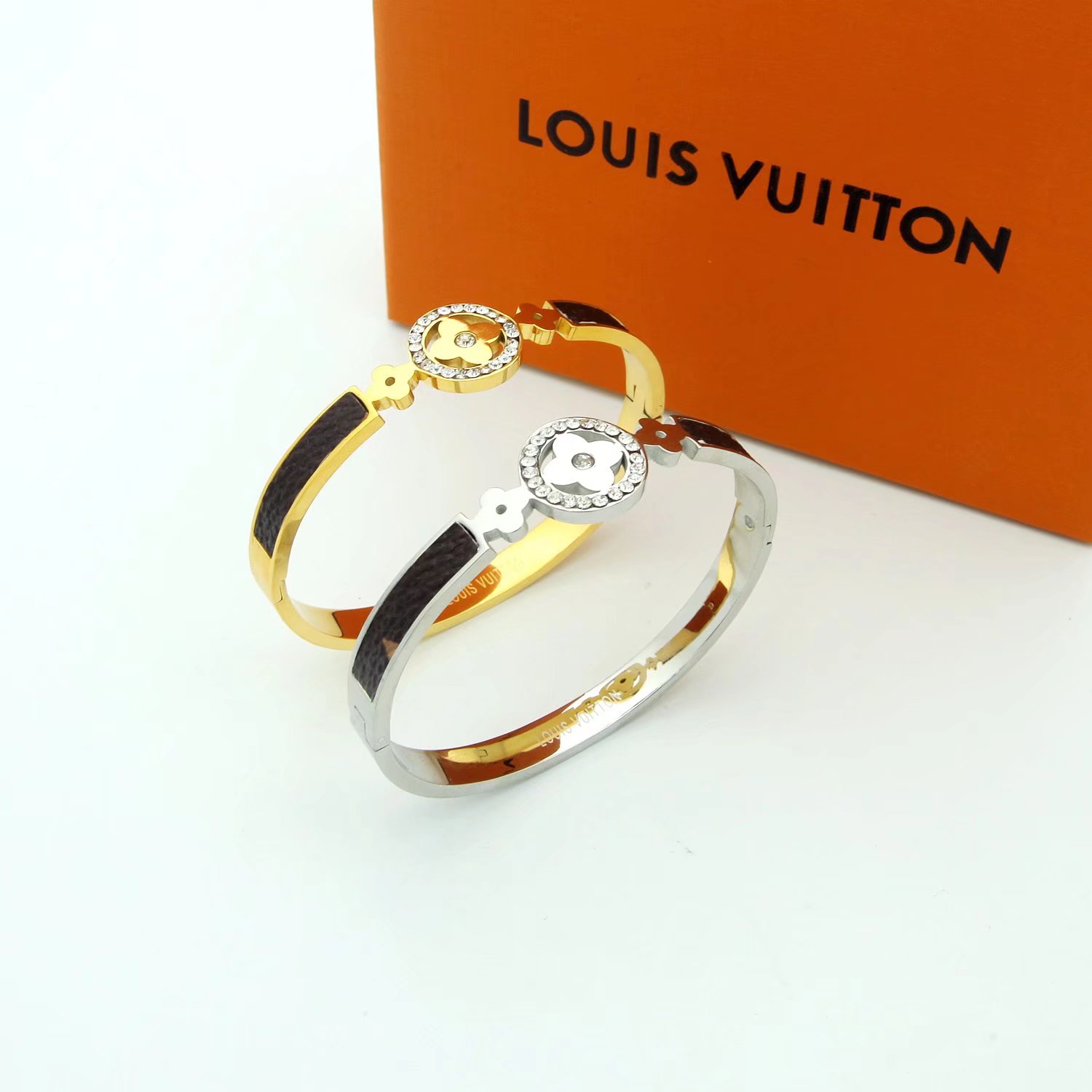 Louis Vuitton Bracelet - DesignerGu