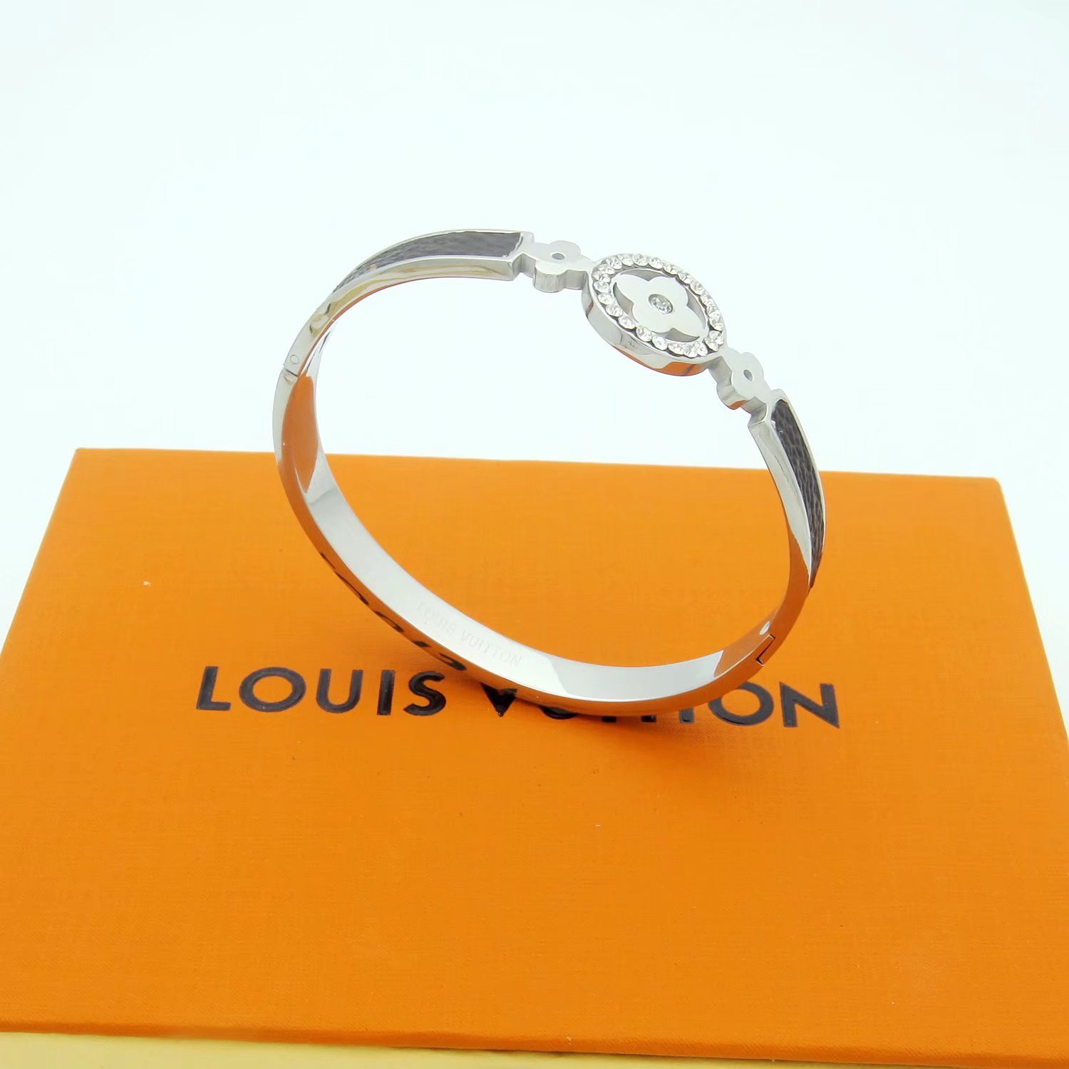 Louis Vuitton Bracelet - DesignerGu