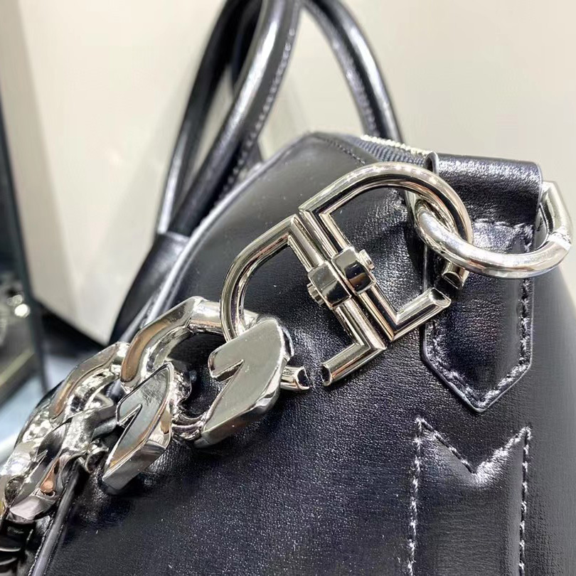 Givenchy Black  Chain Small Antigona Bag(28-17-23cm) - DesignerGu