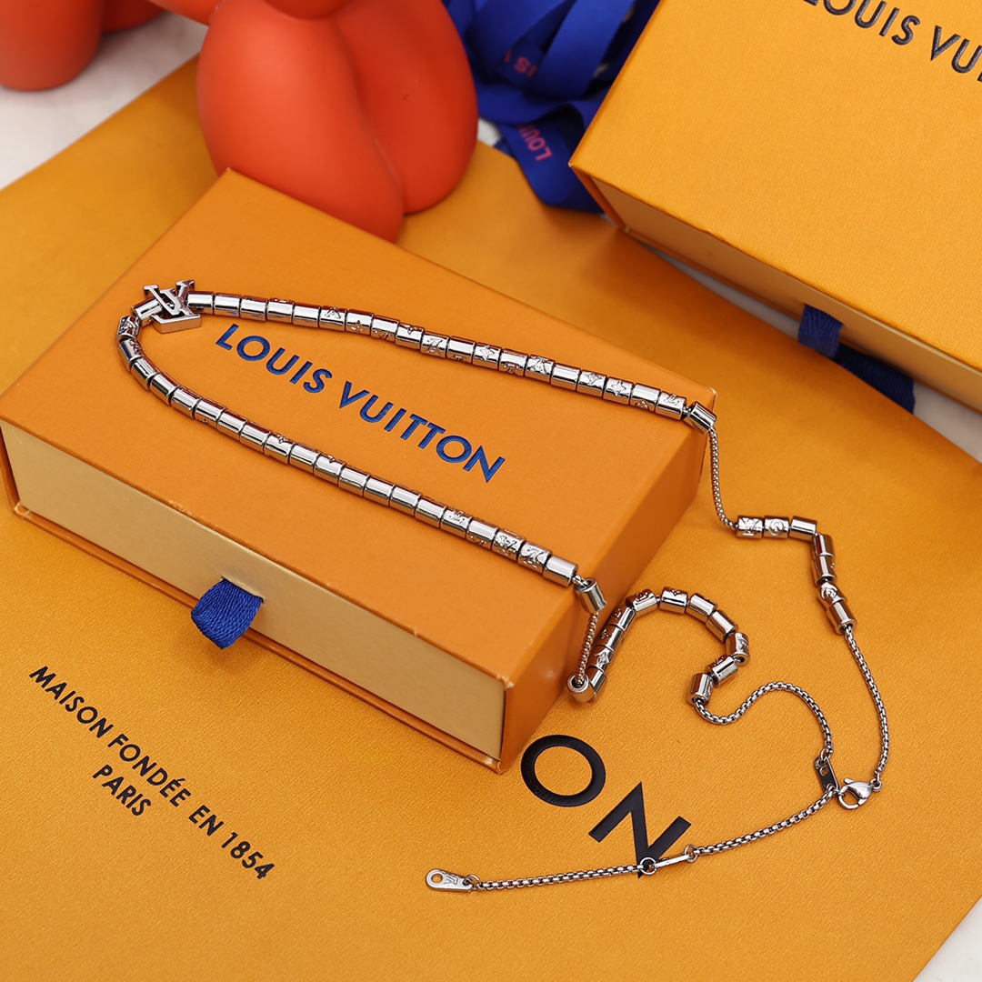 Louis Vuitton Paradise Necklace - DesignerGu