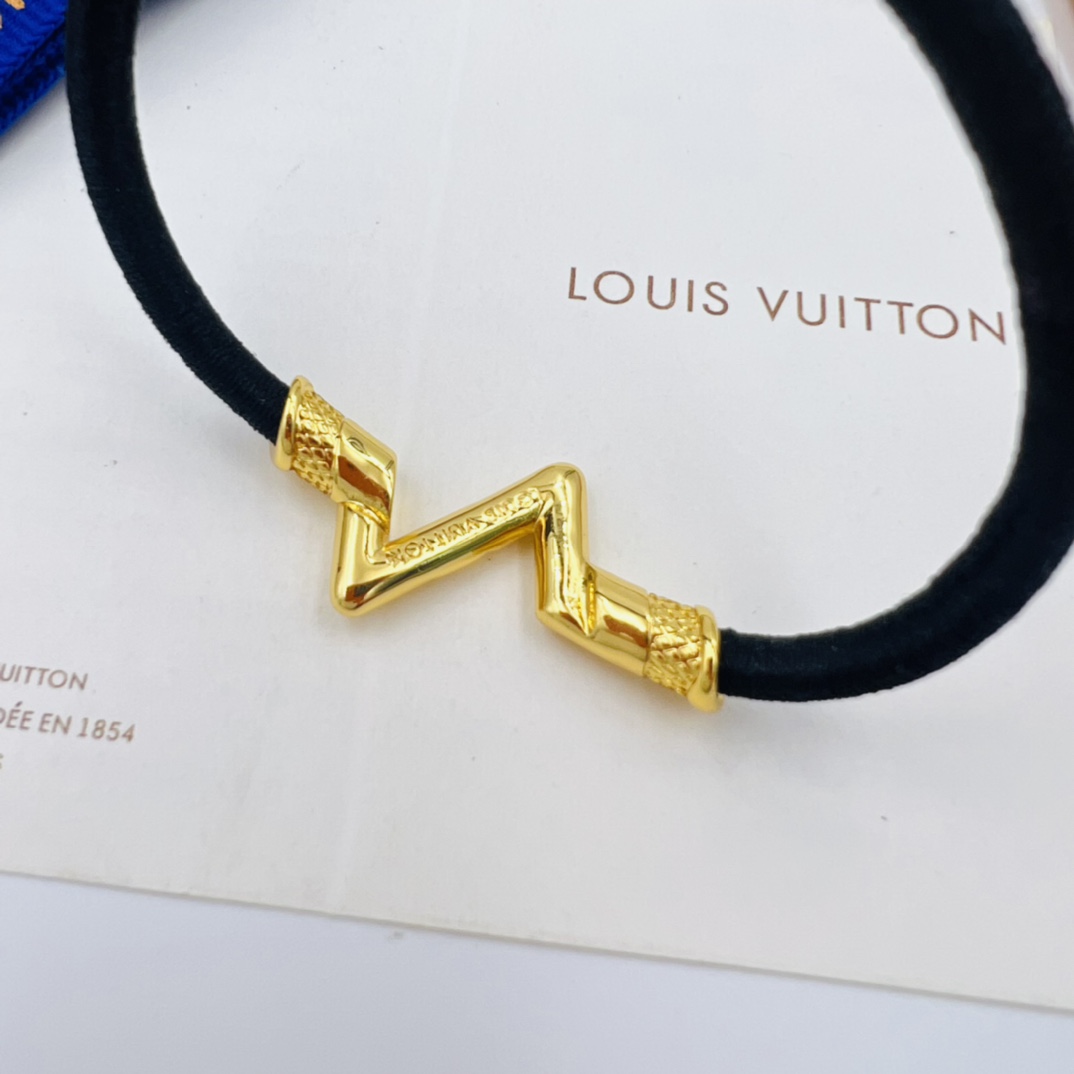 Louis Vuitton LV Volt Play 18K Bracelet - DesignerGu