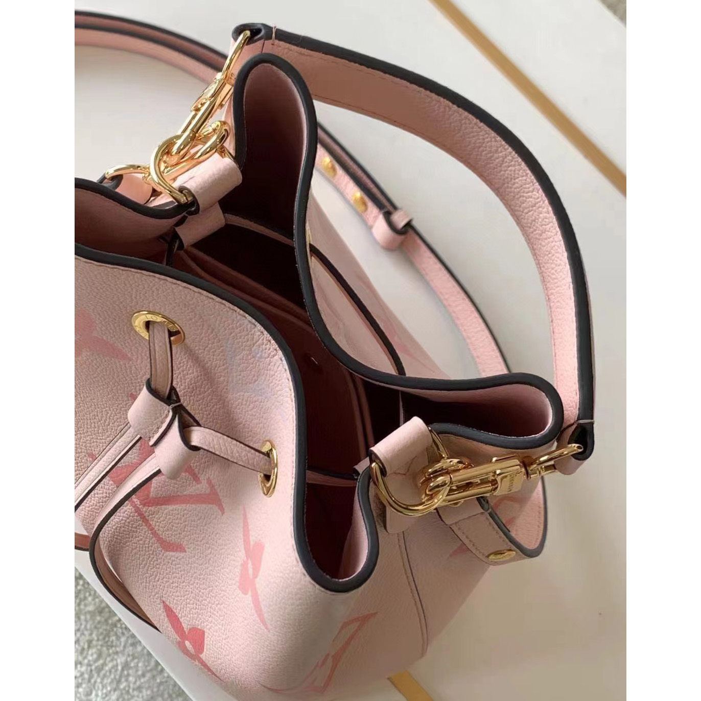 Louis Vuitton Monogram Bucket Bag （20*20*13cm） - DesignerGu