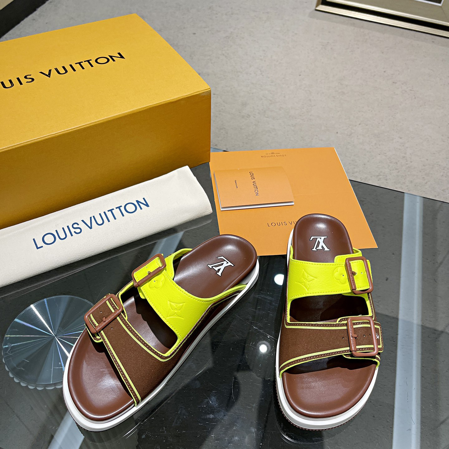 Louis Vuitton Men's Trainer Slippers - DesignerGu