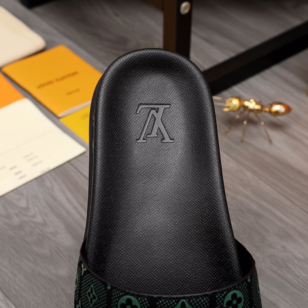 Louis Vuitton Monogram Slippers - DesignerGu